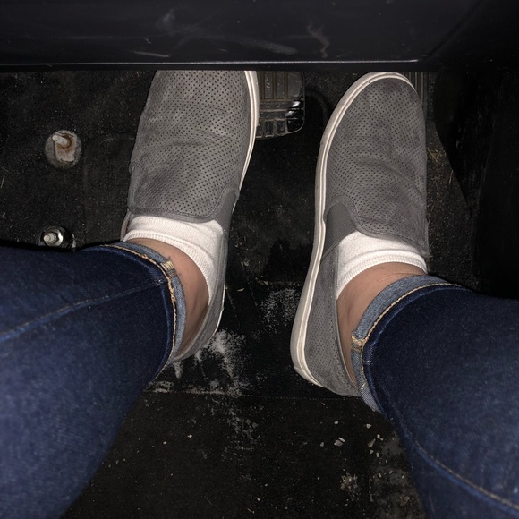 Steve Madden slip ons - Picture 3 of 3